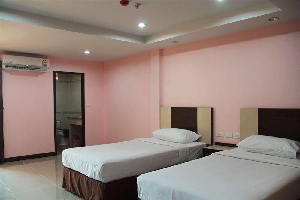 Oyo 523 Aa Pattaya Ville Exterior foto